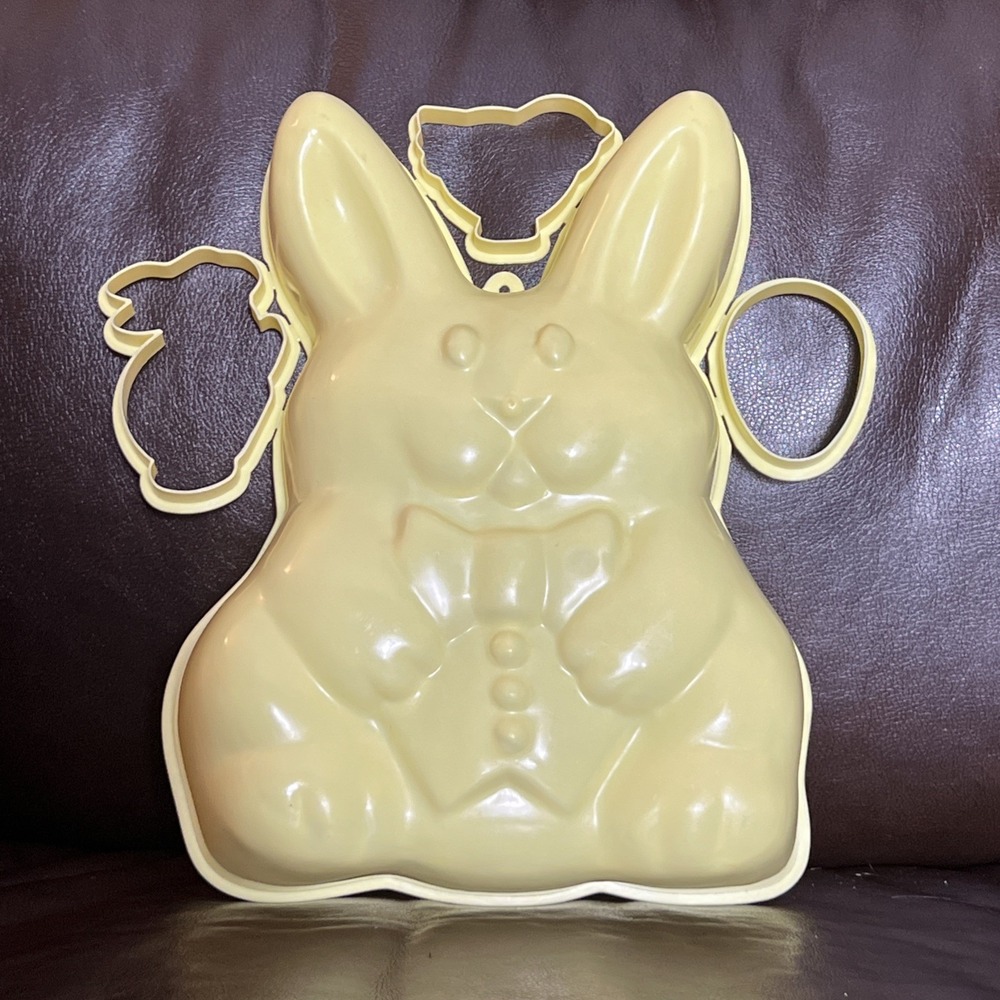 Vintage Yellow JELLO Easter Bunny Mold & 3 Plastic Cookie Cutters